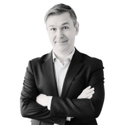 Mężczyzna w garniturze